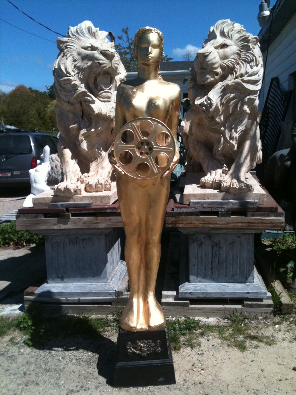 Gold Award Statue - Click Image to Close